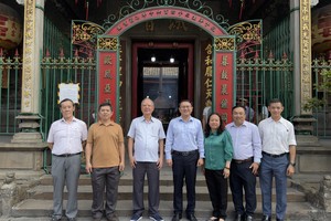 市民族与宗教厅领导团与穗城会馆理事会合影留念。VD摄