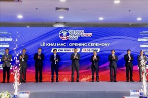 各位代表举行系列活动开幕仪式。