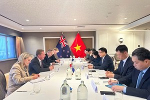 越南工贸部部长黎孟雄与新西兰贸易与投资部部长托德·麦克雷举行双边座谈。图自越通社
