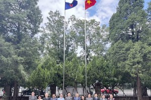 与会代表合影留念。图自越通社