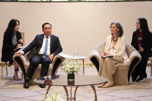 市人委会主席阮文得会见联合国开发计划署驻越南首席代表拉姆拉·哈利迪。图：瑞武