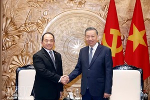 党中央总书记、国家主席苏林会见菲律宾国家安全委员会顾问爱德华多。图自越通社