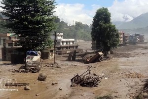 中国与尼泊尔边境地区发生山洪和山体滑坡，造成严重的人员伤亡和财产损失。图自ANI/越通社