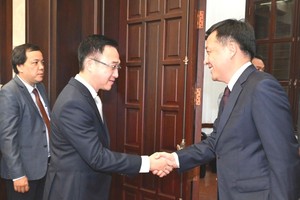胡志明市市委副书记邓明通会见由云南省委副书记、昆明市委书记刘洪建率领的云南省代表团。越勇摄