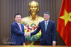 政府总理黎明兴会见三星电子联席首席执行官卢泰文。图自越通社