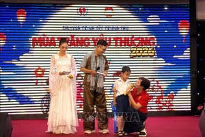 胡志明市孤儿、残疾儿童及家境困难儿童与阿贵、嫦娥共度2026年中秋节。图片：清武—越通社