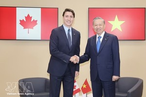 资料图：2024年10月5日，在巴黎出席第19届法语国家组织峰会期间，越南党中央总书记、国家主席苏林与加拿大总理贾斯廷·特鲁多举行双边会晤。图自越通社