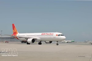 太阳富国航空从河内飞往中国香港的首个航班抵达香港国际机场。图自越通社
