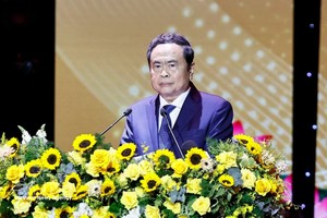 党中央政治局委员、国会主席陈青敏出席纪念活动并发表讲话。图自越通社