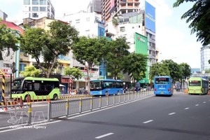 胡志明市公交车。