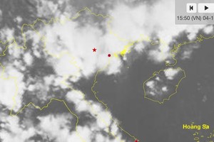 卫星云图显示，10月4日下午，冷空气正逐渐向我国北部南下。图片：气象水文局在线监测画面截图
