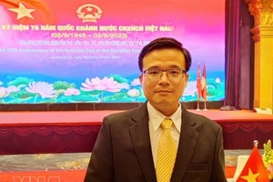 中国东莞欣荣智能科技有限公司总经理杨锦荣博士。图自越通社