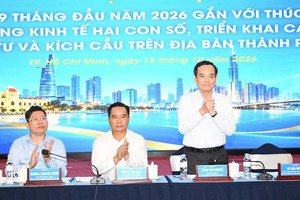 胡志明市市委书记陈留光出席会议。图片：越勇