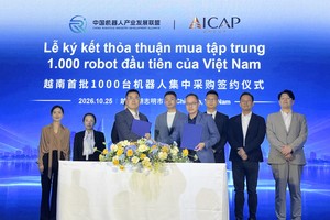 中国机器人产业发展联盟与AICAP举行越南首批1000台机器人集中采购签约仪式。
