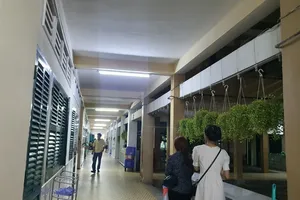 Phê bình giáo viên chủ nhiệm và hiệu trưởng Trường Tiểu học Hồng Hà (quận Bình Thạnh) 