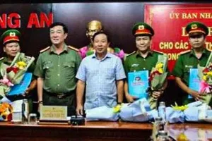 Vụ bắt cóc bé 3 tuổi ở Long An: Trao lại gần 1 tỷ đồng thu hồi được 