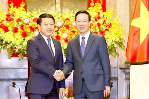 Chủ tịch nước Võ Văn thưởng tiếp Phó Thủ tướng, Bộ trưởng Ngoại giao Lào Saleumxay Kommasith. Ảnh: QUANG PHÚC