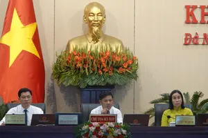 Kỳ họp thứ 15, HĐND TP Đà Nẵng Khóa X, nhiệm kỳ 2021-2026 tiếp tục phiên chất vấn. Ảnh: XUÂN QUỲNH