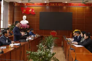 Đình chỉ hiệu trưởng để 11 học sinh chia nhau bữa sáng với 2 gói mì tôm