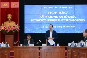 Thứ trưởng Bộ GD-ĐT Phạm Ngọc Thưởng chủ trì họp báo công bố phương án thi tốt nghiệp THPT từ năm 2025 