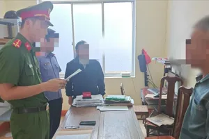 Khởi tố cựu Trưởng phòng GD-ĐT vi phạm về đấu thầu