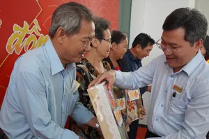 Học viện Cán bộ TPHCM đem phiên chợ Xuân 0 đồng đến người khó khăn