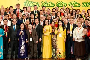 Trở về và tự hào