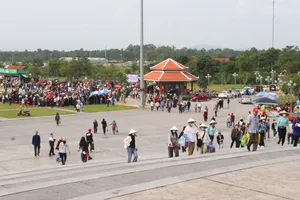 Nhiều lễ hội lớn ở miền Bắc, miền Trung tưng bừng khai hội