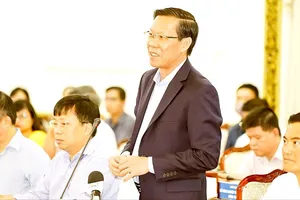 Chủ tịch UBND TPHCM Phan Văn Mãi phát biểu tại hội thảo “Phát triển không gian, chức năng dọc hành lang sông Sài Gòn theo kinh nghiệm của Pháp về sông Seine”. Ảnh: HOÀNG HÙNG