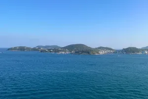 Nha Trang có điều kiện tự nhiên thuận lợi để phát triển kinh tế biển. Ảnh: CÔNG NHÂN