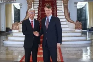 Phó Chủ tịch UBND TPHCM Võ Văn Hoan tiếp Thượng nghị sĩ đảng Cộng hòa bang Indiana (Hoa Kỳ) Todd Young. Ảnh: THỤY VŨ