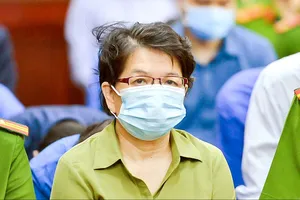 Bị cáo Đỗ Thị Nhàn tại phiên tòa ngày 2-4. Ảnh: CAO THĂNG