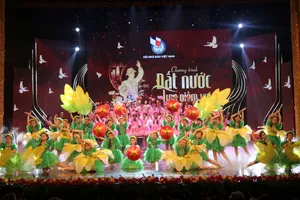 Tiết mục “Hoa xuân đất nước” mở màn trong đêm nghệ thuật