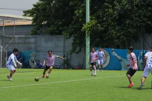 Các cầu thủ tranh tài quyết liệt