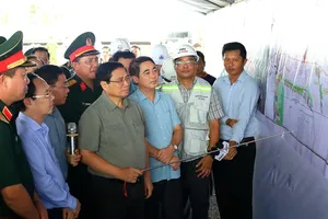 Thủ tướng Phạm Minh Chính kiểm tra và chỉ đạo tại công trường chiều 12-7