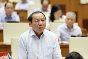 Phiên chất vấn, sáng 21-8. Ảnh QUANG PHÚC