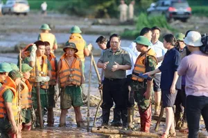 Thủ tướng Phạm Minh Chính kiểm tra cứu hộ, cứu nạn ở Làng Nủ