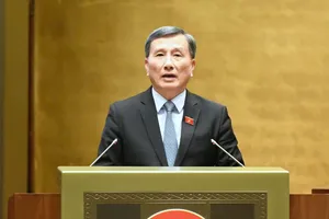 Chủ nhiệm Ủy ban Khoa học, Công nghệ và Môi trường Lê Quang Huy trình bày báo cáo giải trình, tiếp thu, chỉnh lý dự thảo luật. Ảnh: VIẾT CHUNG 