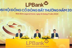 Đoàn chủ tọa điều hành ĐHĐCĐ bất thường LPBank 2024