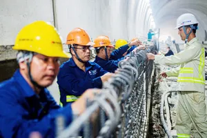 Công nhân làm ngày - đêm đảm bảo tiến độ hầm cao tốc Bắc - Nam