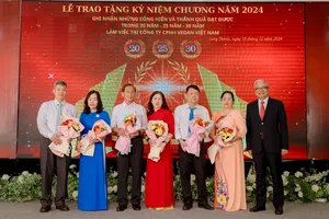 Công ty Vedan Việt Nam trao tặng Kỷ niệm chương tôn vinh 301 nhân viên có thâm niên làm việc 20-25-35 năm