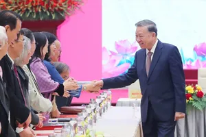 Tổng Bí thư Tô Lâm gặp mặt 200 đại biểu văn nghệ sĩ toàn quốc. Ảnh: VIẾT CHUNG