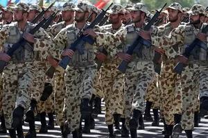 Quân đội Iran trong một cuộc diễu hành ngay bên ngoài Tehran, Iran, vào ngày 18/4/2017. Ảnh: alarabiya.net