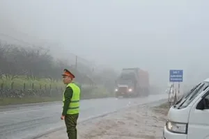 Miền Bắc: Sương mù gia tăng, du khách lo lắng