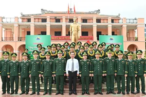 Bộ đội Biên phòng dâng hoa, dâng hương tưởng niệm Chủ tịch Hồ Chí Minh