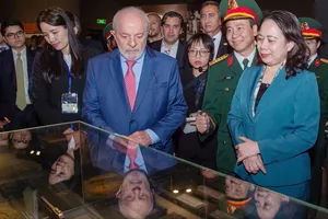 Tổng thống Brazil thăm Bảo tàng Lịch sử Quân sự Việt Nam