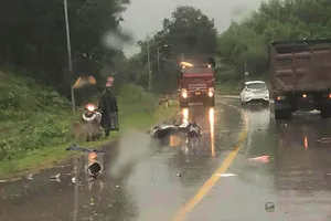 Hiện trường vụ tai nạn trên Quốc lộ 15, xã Hà Linh 