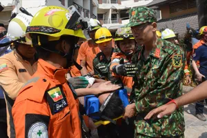 Quân đội nhân dân Việt Nam phối hợp giải cứu thành công 1 nạn nhân động đất ở Myanmar
