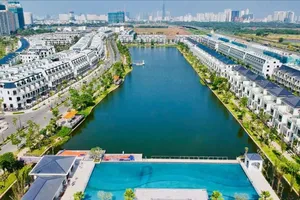 Giám đốc Sở TNMT TPHCM Nguyễn Toàn Thắng phát biểu tại phiên họp.