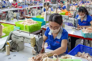 Công ty dệt may Kim Dung chuyên may quần áo thời trang tại Vĩnh Lộc A, Bình Chánh, TPHCM- ảnh Hoàng Hùng